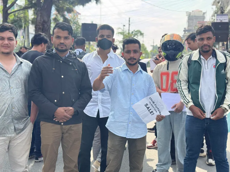 ड्रेस र किताबसहित माइतीघरमा जम्मा हुन थाले जेनजी